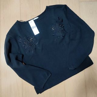 ジーユー(GU)の【新品・タグ付き】送料込　GU　花柄刺繍　エンブロイダリープルオーバー　黒　Ｓ(トレーナー/スウェット)