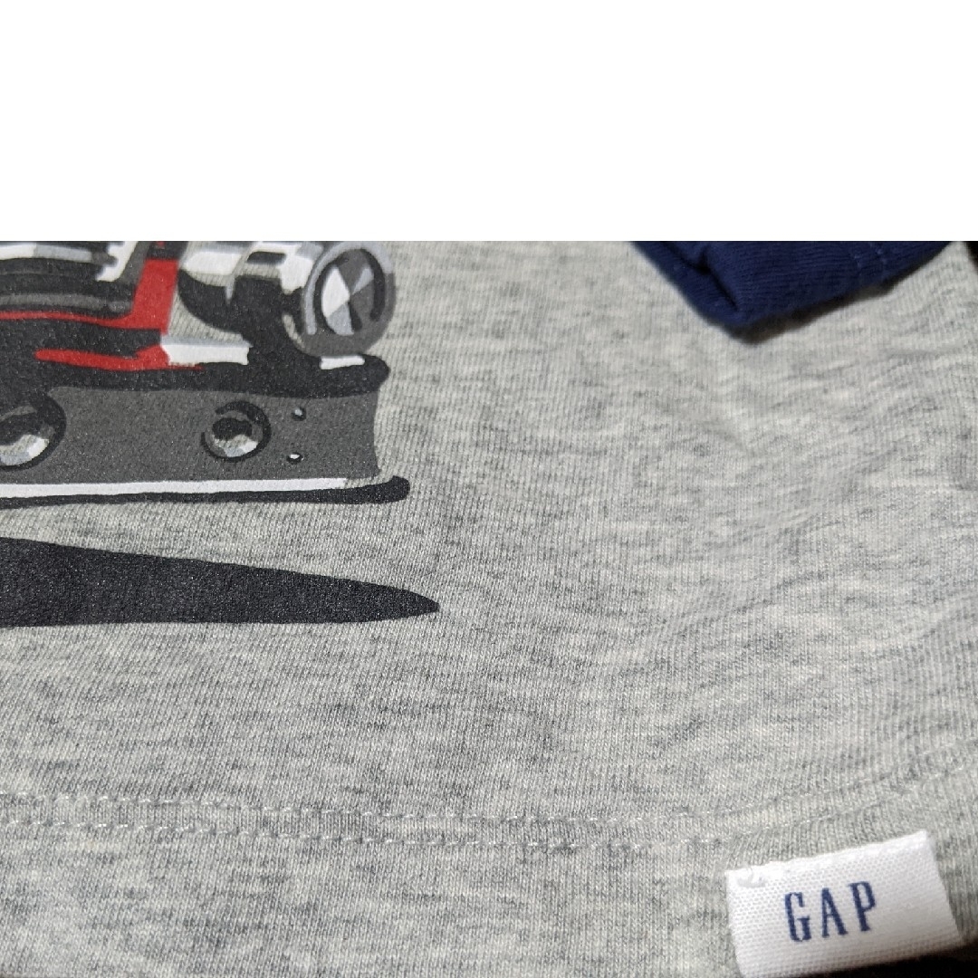 GAP Kids(ギャップキッズ)の訳あり　GAP ロンT 長袖トップス 消防車 80cm男の子　ギャップ キッズ/ベビー/マタニティのベビー服(~85cm)(シャツ/カットソー)の商品写真