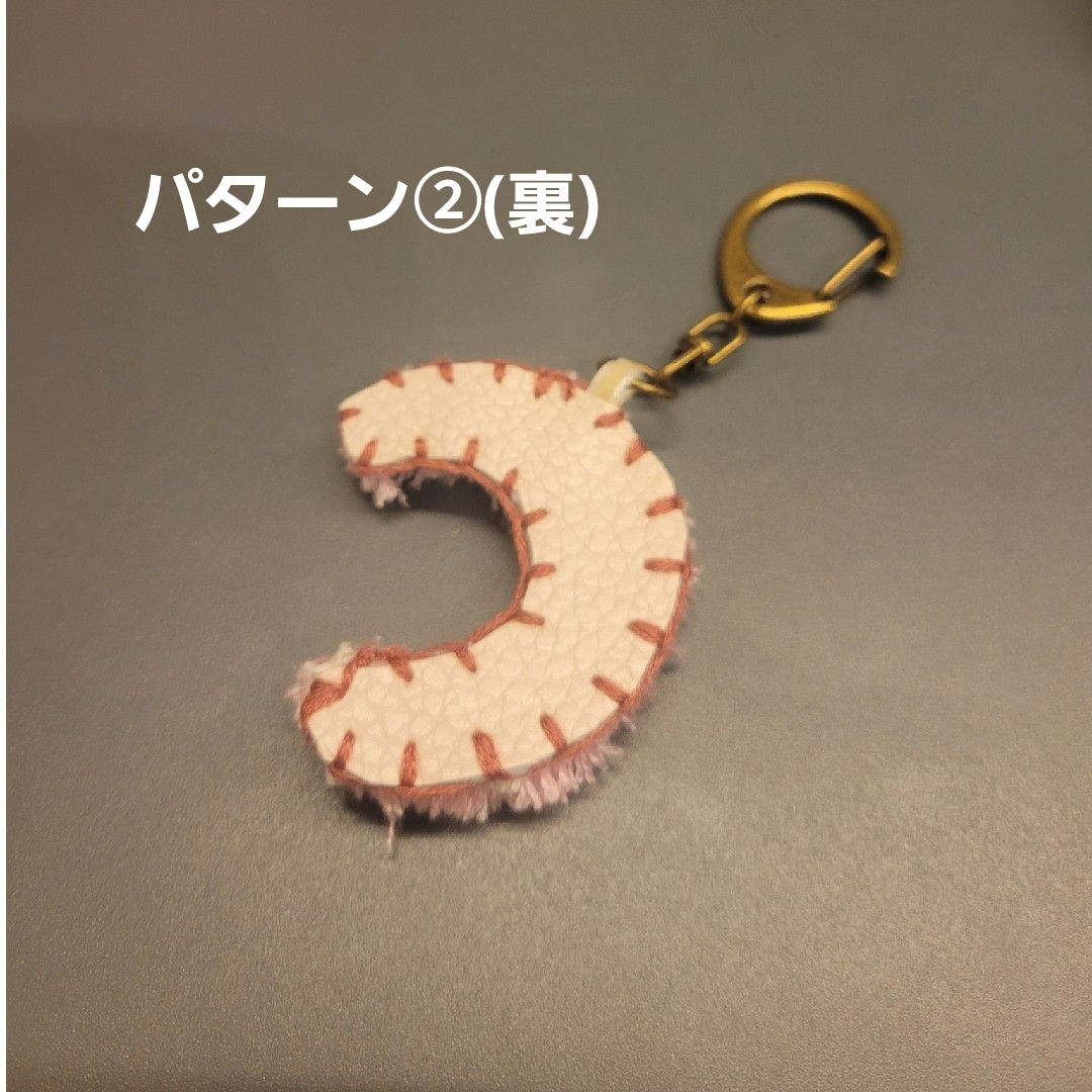 パンチニードルキーホルダー《アルファベット》 ハンドメイドのアクセサリー(キーホルダー/ストラップ)の商品写真