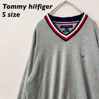 トミーヒルフィガー(TOMMY HILFIGER)のトミーヒルフィガー　ニット　セーター　刺繍ロゴ　無地　男女兼用　Sサイズ　グレー(ニット/セーター)