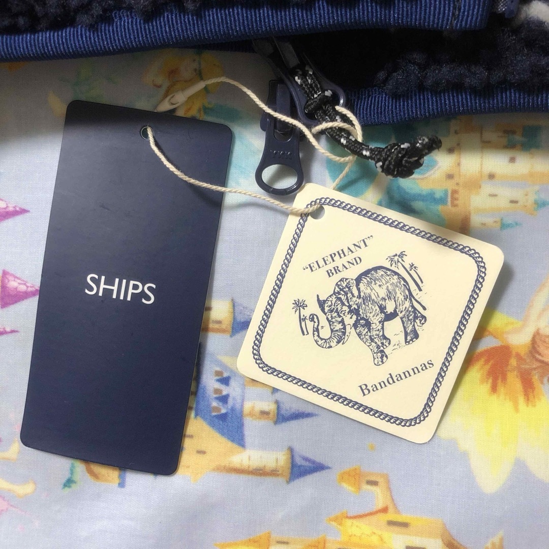 SHIPS(シップス)の新品　SHIPS  シップス　ジップアップブルゾン ペイズリー柄　ネイビー レディースのジャケット/アウター(ブルゾン)の商品写真