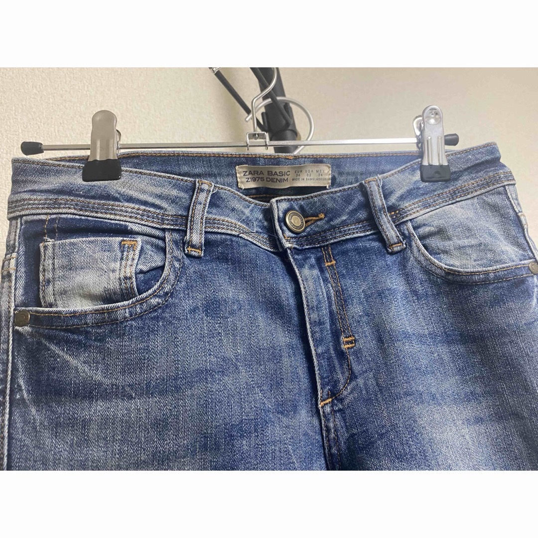 ZARA(ザラ)のZARA スキニー　カットオフデニム　34 レディースのパンツ(スキニーパンツ)の商品写真