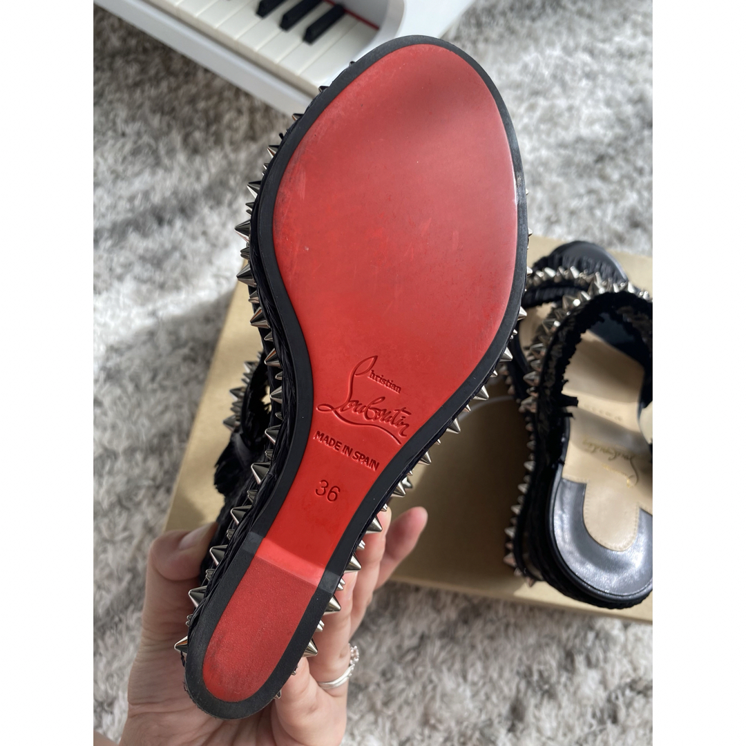 Christian Louboutin(クリスチャンルブタン)のルブタン　ウェッジサンダル　KID ラフィア　スパイク　36 レディースの靴/シューズ(サンダル)の商品写真