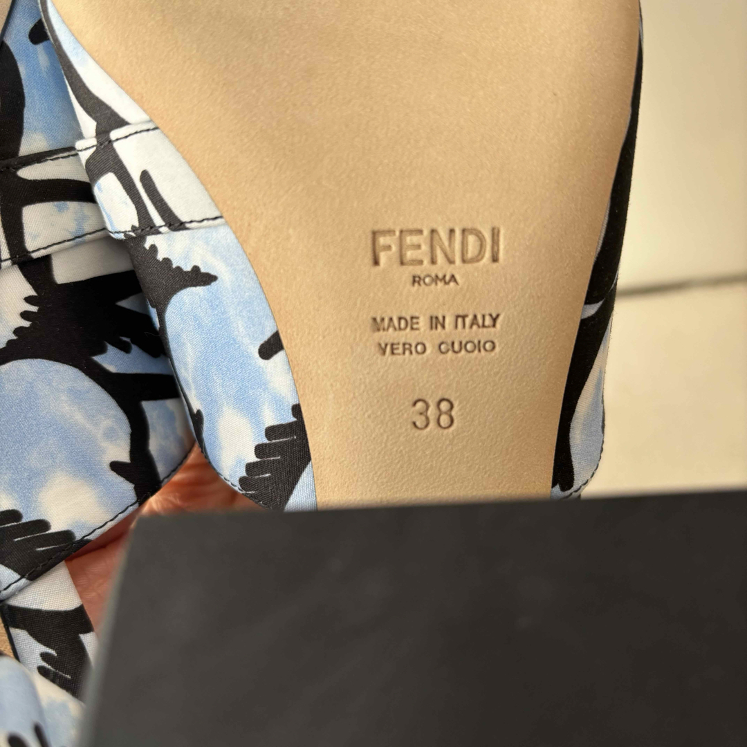 美品　FENDI×ジョシュアヴィダースコラボ　カリフォルニアスカイ　サンダル