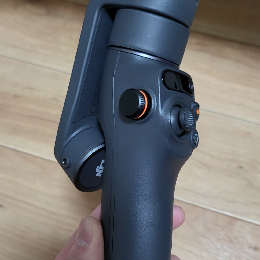 Inspire（DJI）(インスパイア)のDJI Osmo Mobile 6 M06001 スマホ/家電/カメラのスマホアクセサリー(自撮り棒)の商品写真