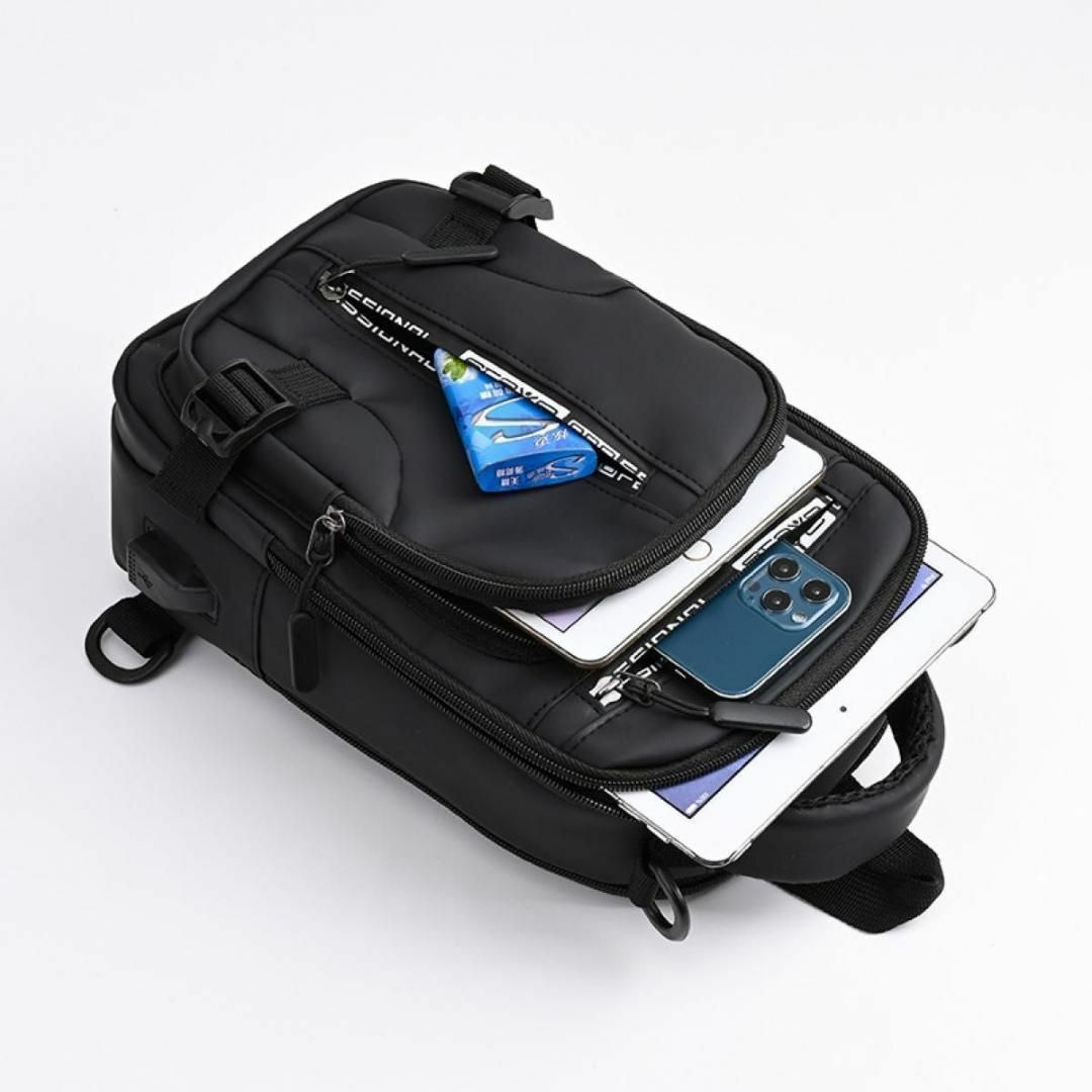 ボディーバッグ 防水 ミニリュック ショルダー　USBポート付 4WAY　黒 メンズのバッグ(ボディーバッグ)の商品写真