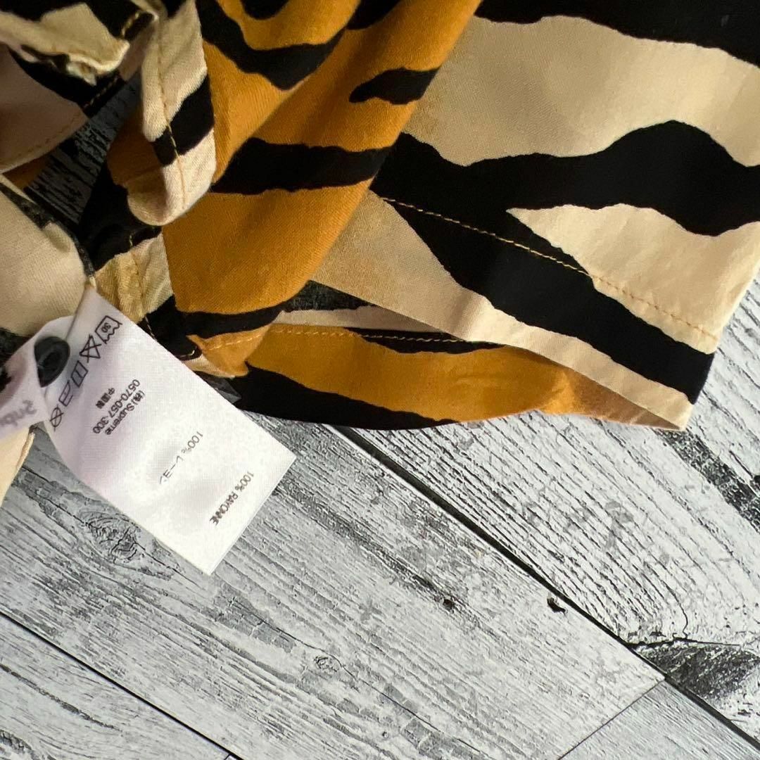 Supreme(シュプリーム)の【即完売モデル】シュプリーム☆ワンポイントロゴ　タイガー　半袖　柄シャツ　希少 メンズのトップス(シャツ)の商品写真