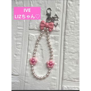 アイヴ(IVE)のハンドメイドキーホルダー フェイクパール リボン IVE リズ 推し活(アイドルグッズ)