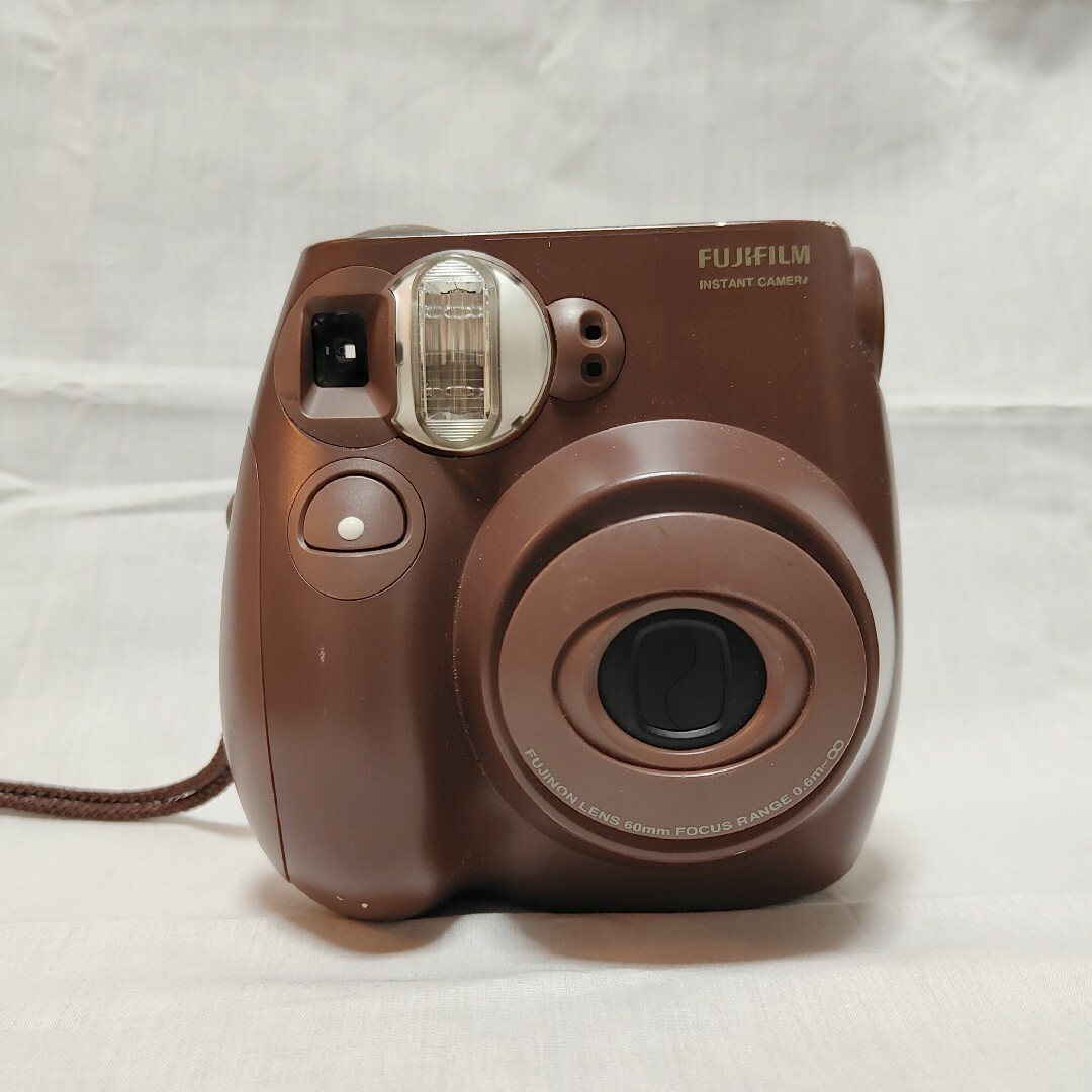 富士フイルム(フジフイルム)のFUJIFILM　instax mini 7S　チョコ スマホ/家電/カメラのカメラ(フィルムカメラ)の商品写真