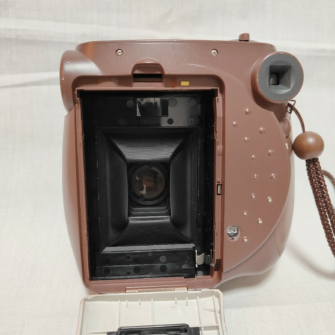富士フイルム(フジフイルム)のFUJIFILM　instax mini 7S　チョコ スマホ/家電/カメラのカメラ(フィルムカメラ)の商品写真