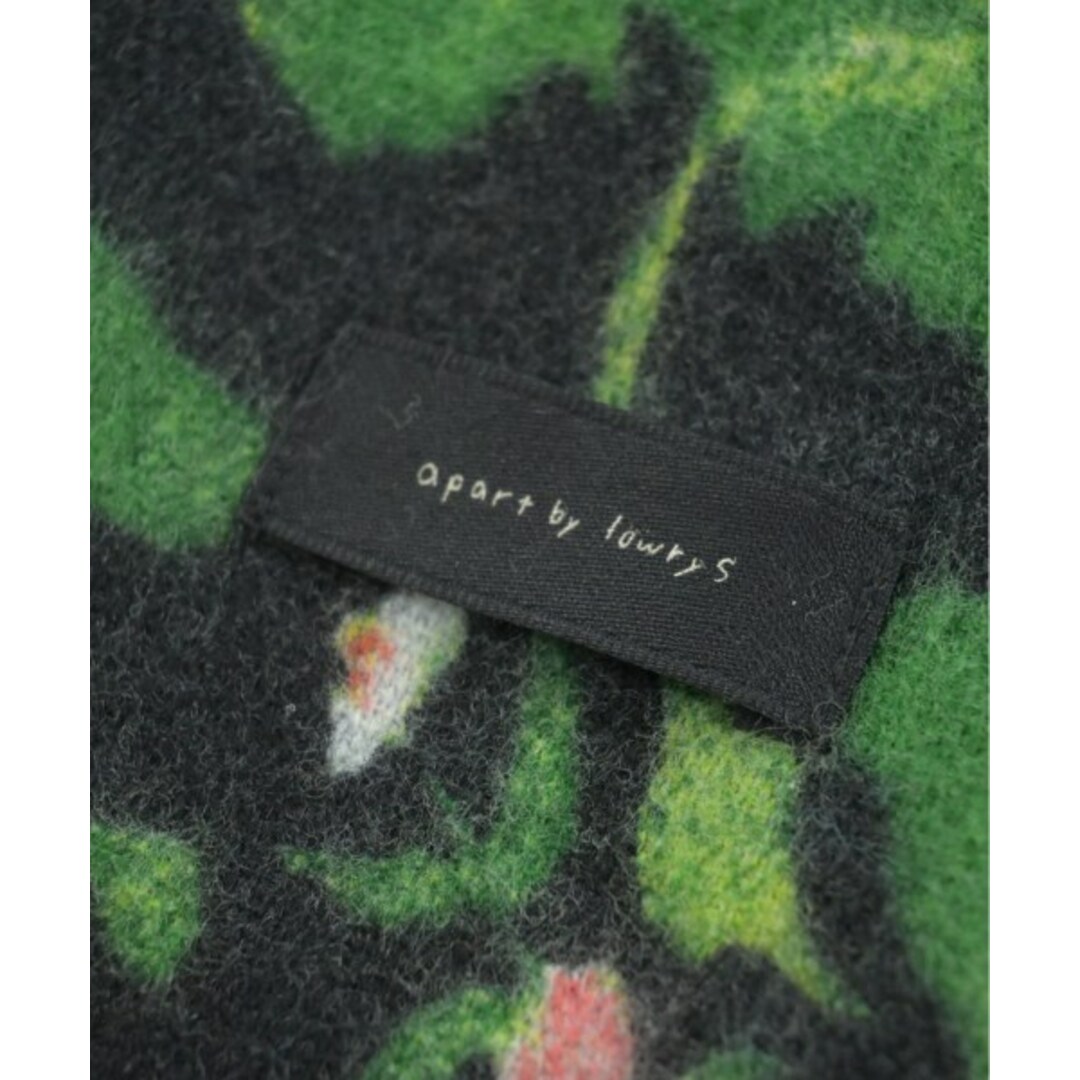 apart by lowrys(アパートバイローリーズ)のapart by lowrys マフラー - 緑x赤x黒等(花柄) 【古着】【中古】 レディースのファッション小物(マフラー/ショール)の商品写真