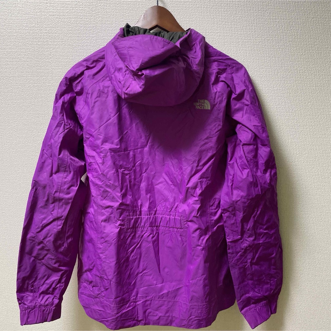 THE NORTH FACE(ザノースフェイス)の美品　ザノースフェイス　マウンテンパーカー　ジャケット　紫　フーディ レディースのジャケット/アウター(ナイロンジャケット)の商品写真