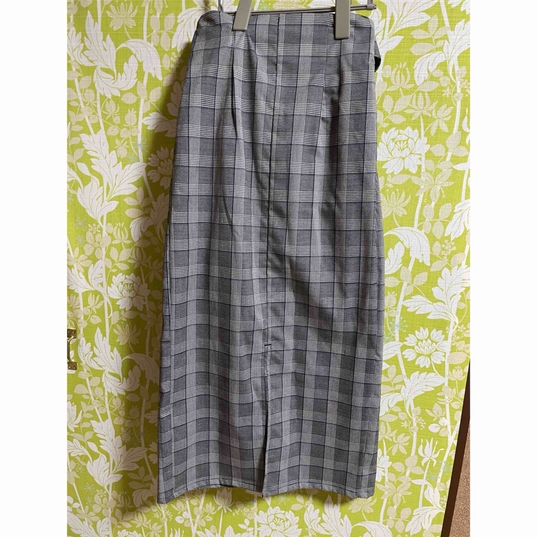 チェック ロングタイトスカート 灰色 ウエストゴム ベルト付き スリットあり レディースのスカート(ロングスカート)の商品写真