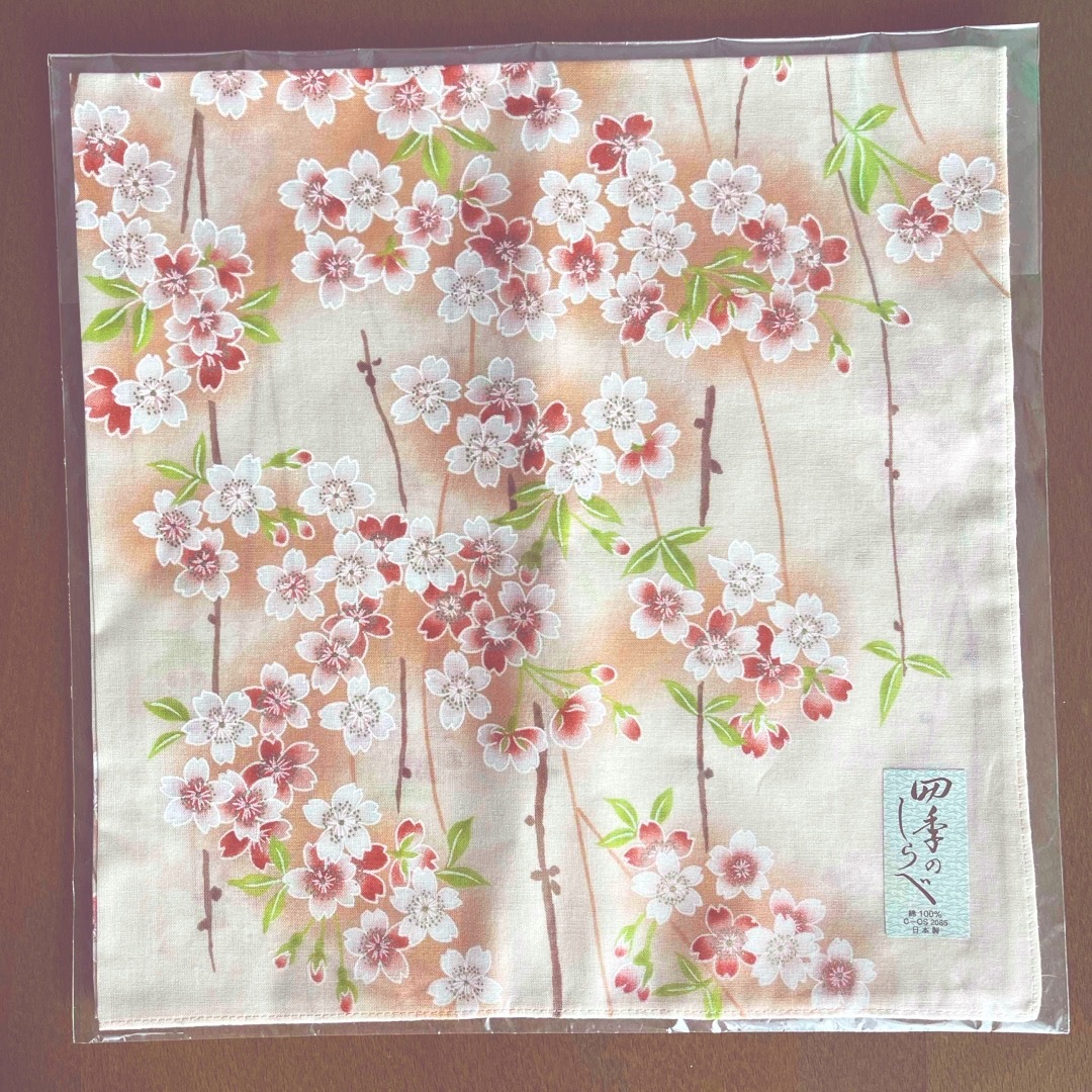 【新品】桜　大判ハンカチ　舞妓　図鑑ハンカチ　未開封 レディースのファッション小物(ハンカチ)の商品写真