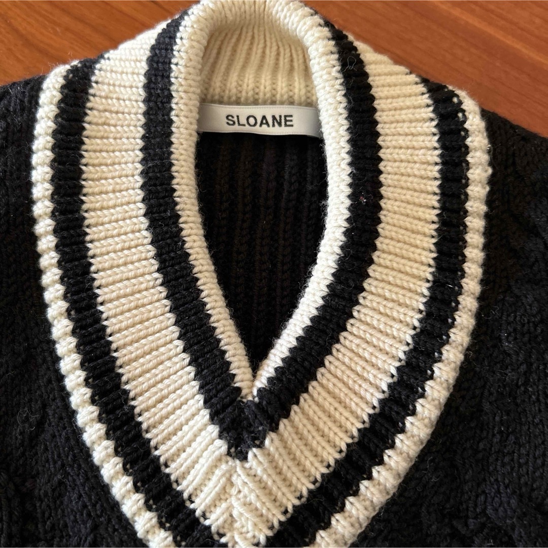 SLOANE(スローン)のSLOANE チルデンVネックセーター レディースのトップス(ニット/セーター)の商品写真