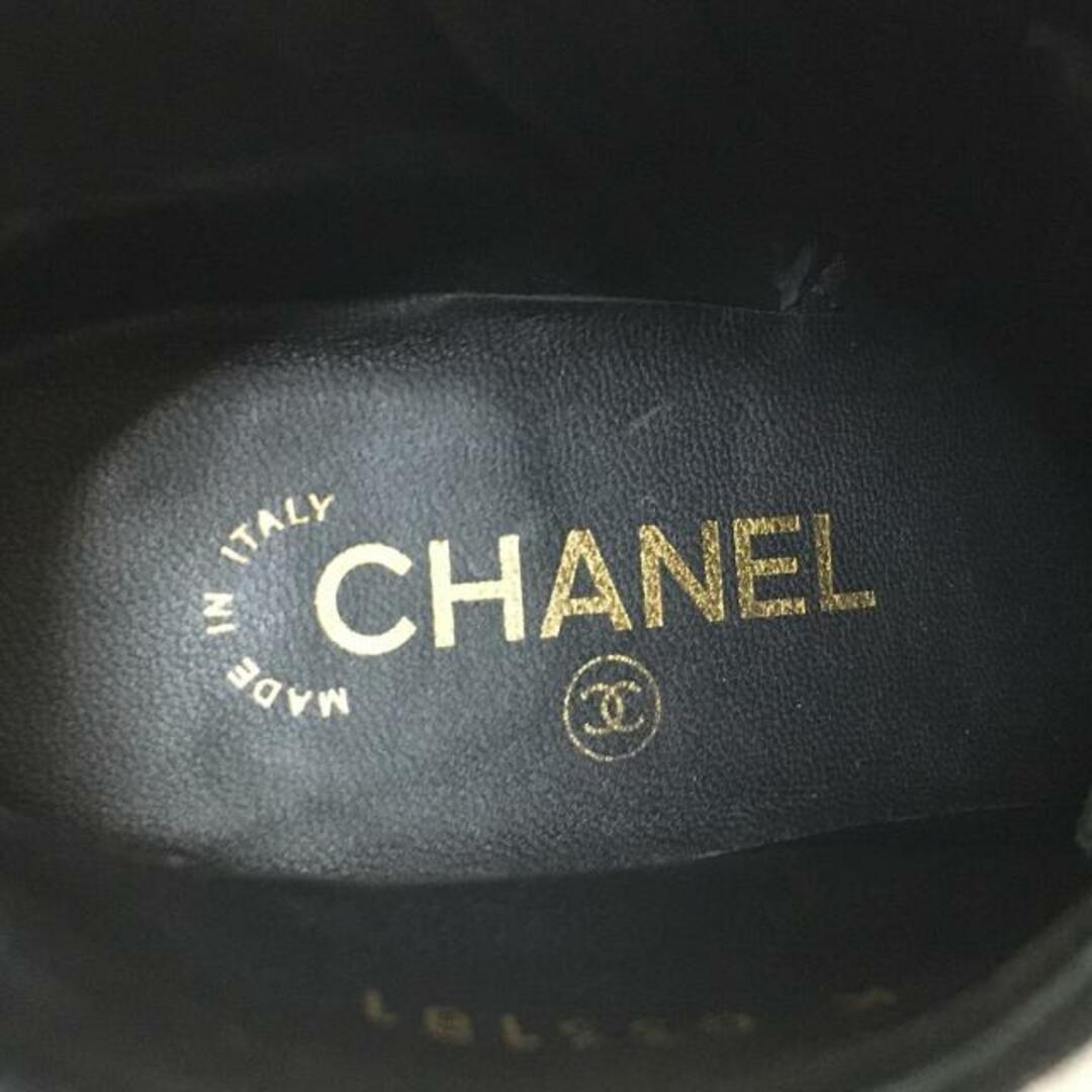 CHANEL(シャネル)のCHANEL(シャネル) ブーティ 35 1/2C レディース - G33181 黒 フェイクパール ラムスキン×化学繊維 レディースの靴/シューズ(ブーティ)の商品写真