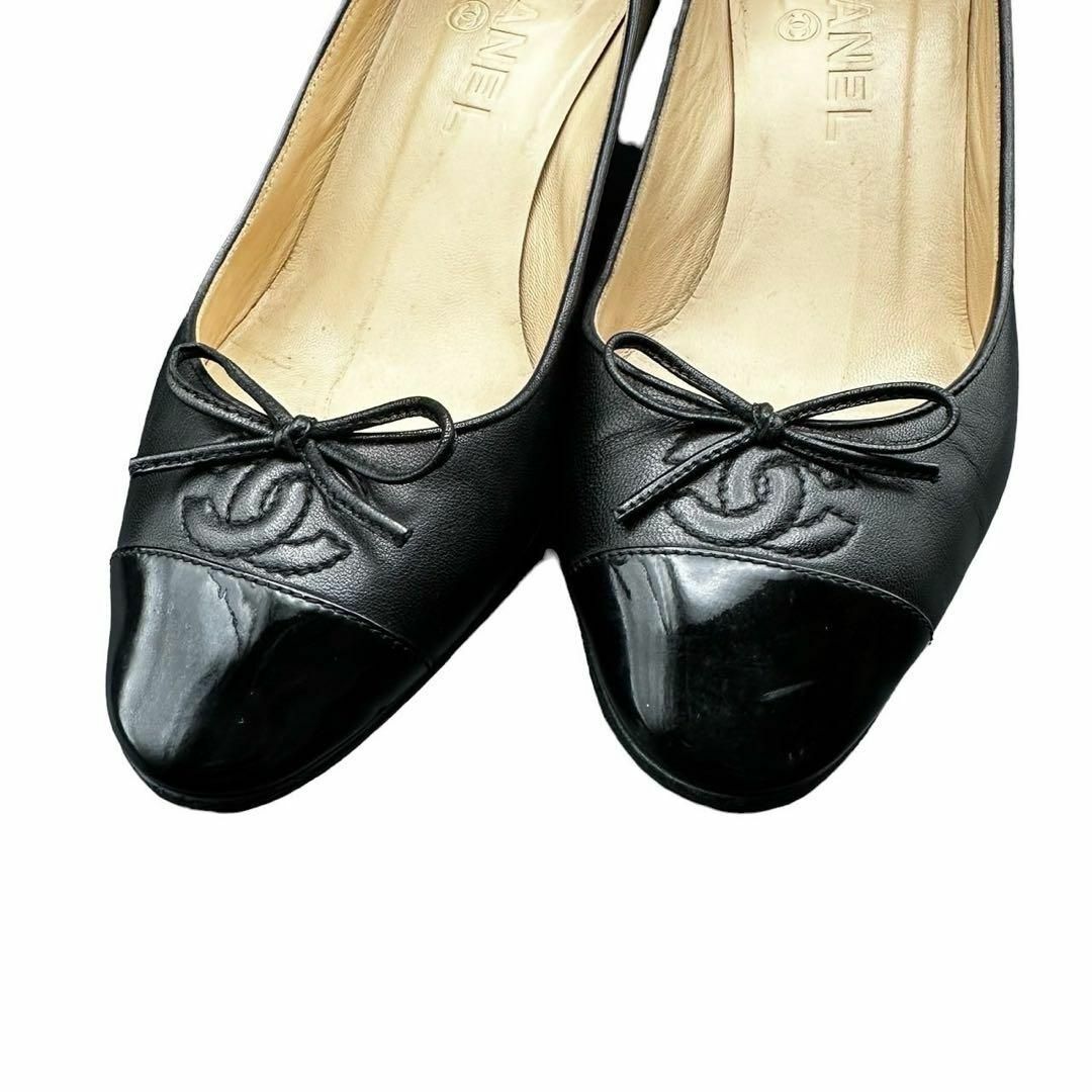 CHANEL(シャネル)のCHANEL  レザー パテント ココマーク リボン パンプス ブラック レディースの靴/シューズ(ハイヒール/パンプス)の商品写真