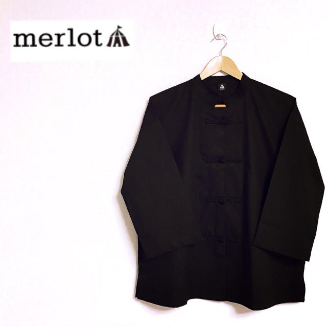 merlot(メルロー)のメルロー チャイナボタン トップス  ブラック レディースのトップス(シャツ/ブラウス(長袖/七分))の商品写真