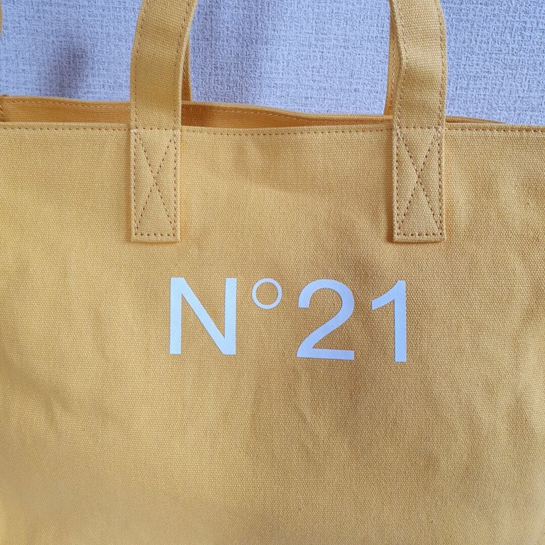 N°21(ヌメロヴェントゥーノ)の【新品・未使用】N°21 KIDS ロゴ コットントートバッグ 　イエロー キッズ/ベビー/マタニティのこども用バッグ(トートバッグ)の商品写真