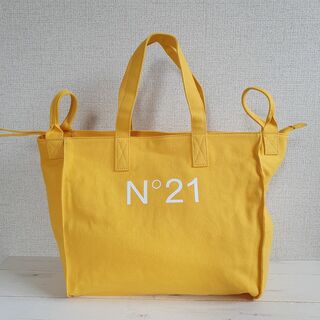 ヌメロヴェントゥーノ(N°21)の【新品・未使用】N°21 KIDS ロゴ コットントートバッグ 　イエロー(トートバッグ)