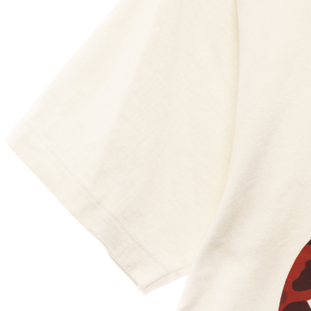 A BATHING APE(アベイシングエイプ)のA BATHING APE アベイシングエイプ CAMO SHARK TEE シャークカモ半袖Tシャツ ホワイト/レッド メンズのトップス(Tシャツ/カットソー(七分/長袖))の商品写真