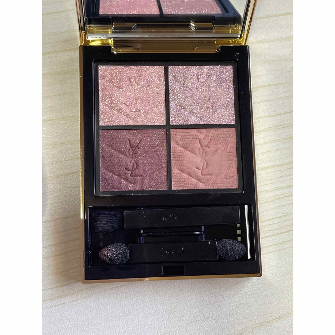 Yves Saint Laurent Beaute(イヴサンローランボーテ)の【またたび様専用】クチュールミニクラッチ 400 バビロンローズ コスメ/美容のベースメイク/化粧品(アイシャドウ)の商品写真