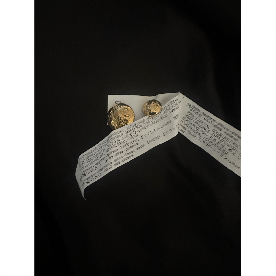 ZARA(ザラ)の未使用　ZARA  テーラード　ダブル　ゴールドボタンジャケット　XS黒 レディースのジャケット/アウター(テーラードジャケット)の商品写真