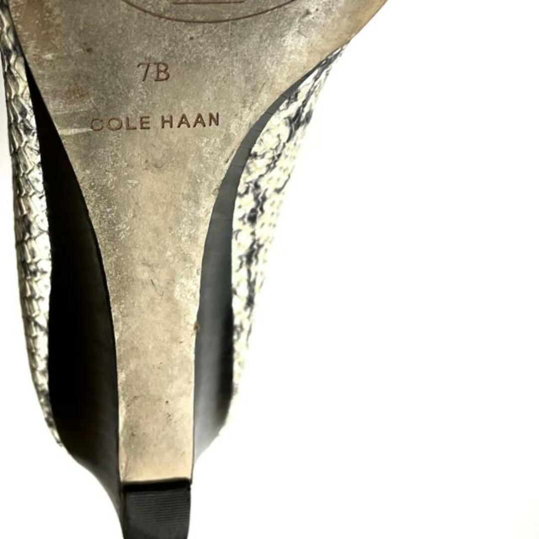 Cole Haan(コールハーン)のCOLE HAAN(コールハーン) パンプス 7B レディース - アイボリー×ダークグレー 型押し加工/ウェッジソール レザー レディースの靴/シューズ(ハイヒール/パンプス)の商品写真