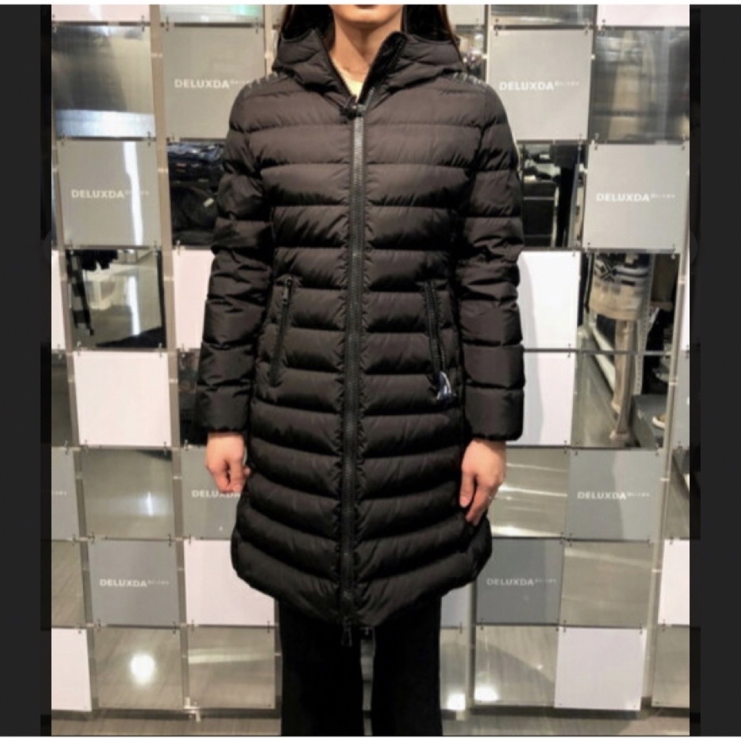 MONCLER(モンクレール)の美品モンクレール　タレヴ、TAREV★希少サイズ2、ガーメント付き★ レディースのジャケット/アウター(ダウンコート)の商品写真