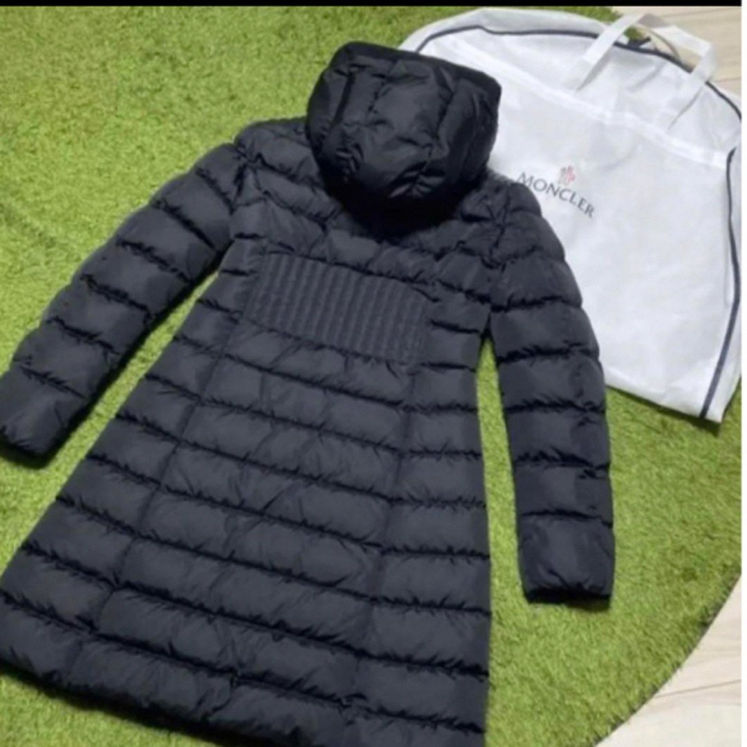 MONCLER(モンクレール)の美品モンクレール　タレヴ、TAREV★希少サイズ2、ガーメント付き★ レディースのジャケット/アウター(ダウンコート)の商品写真