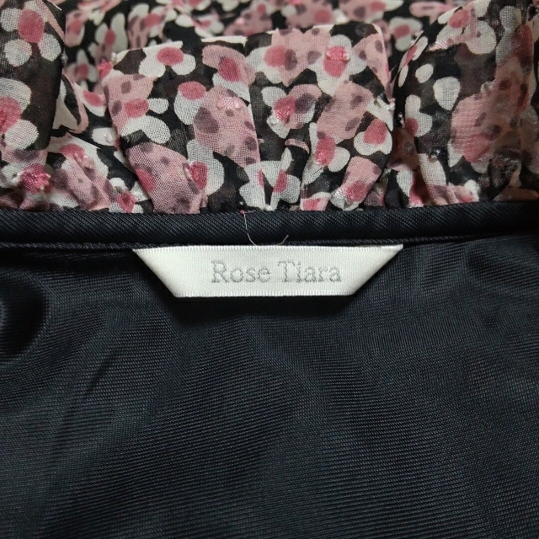 Rose Tiara(ローズティアラ)のRose Tiara(ローズティアラ) ワンピース サイズ42 L レディース美品  - 黒×ピンク×マルチ 七分袖/ひざ丈/花柄/フリル レディースのワンピース(その他)の商品写真