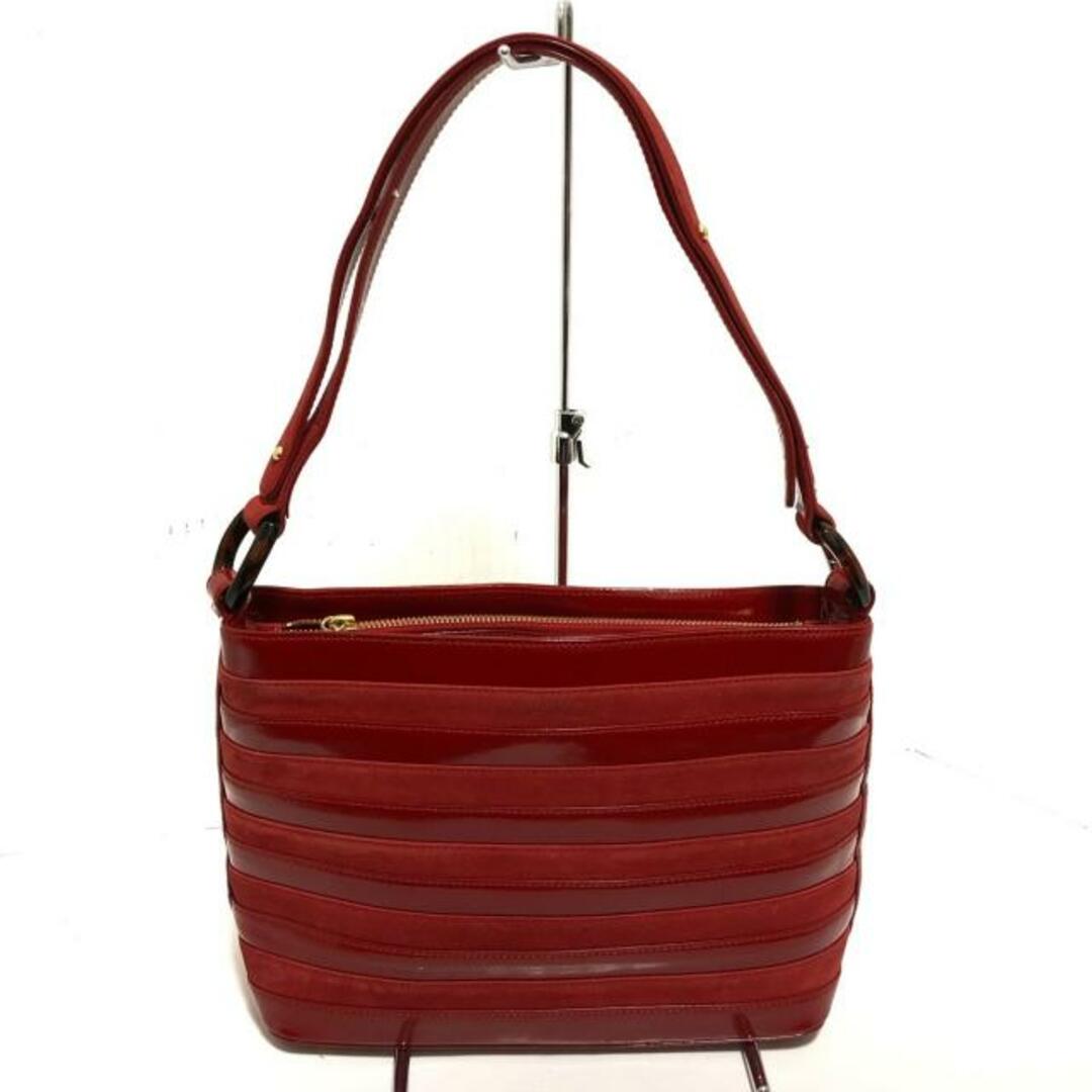 WAKO(ワコー) ショルダーバッグ美品  - レッド スエード×エナメル（レザー） レディースのバッグ(ショルダーバッグ)の商品写真