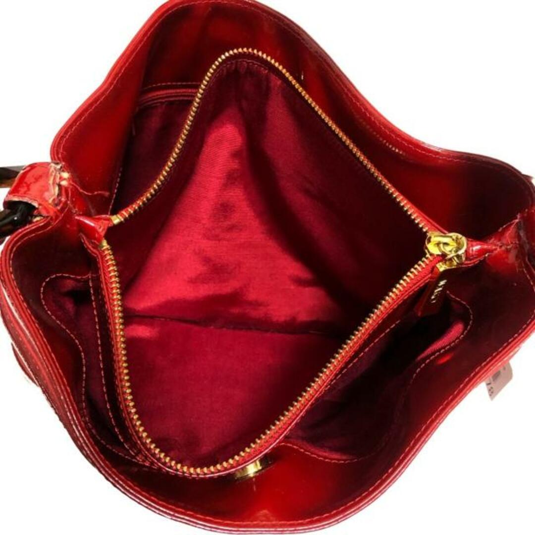 WAKO(ワコー) ショルダーバッグ美品  - レッド スエード×エナメル（レザー） レディースのバッグ(ショルダーバッグ)の商品写真