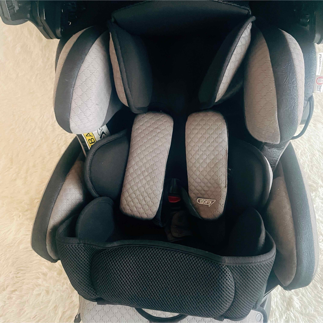 Aprica(アップリカ)のアップリカ フラディアグロウ プレミアム isofix グレーパール キッズ/ベビー/マタニティの外出/移動用品(自動車用チャイルドシート本体)の商品写真