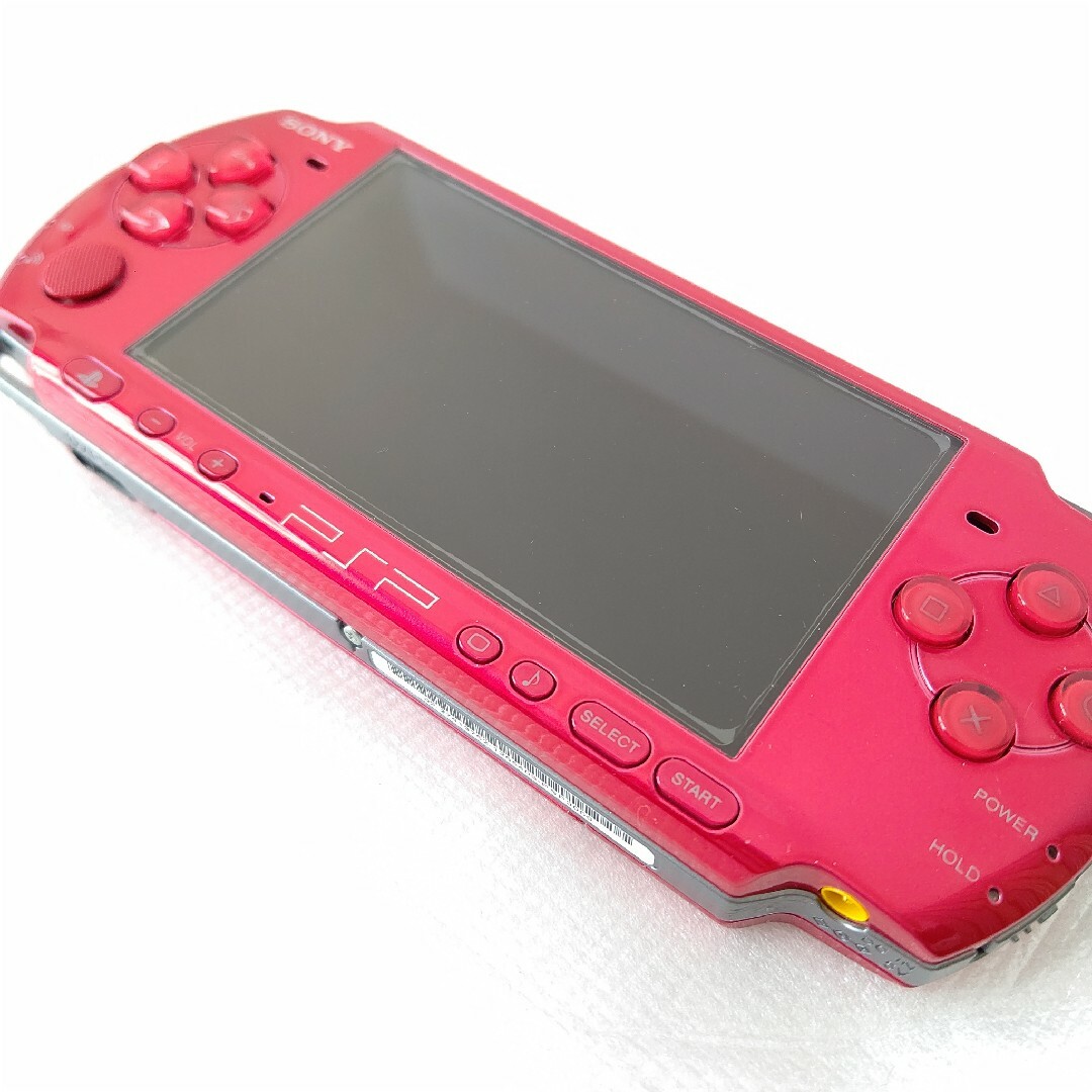 PlayStation Portable(プレイステーションポータブル)のソニー　PSP3000 ラディアントレッド　極美品　プレイステーションポータブル エンタメ/ホビーのゲームソフト/ゲーム機本体(携帯用ゲーム機本体)の商品写真