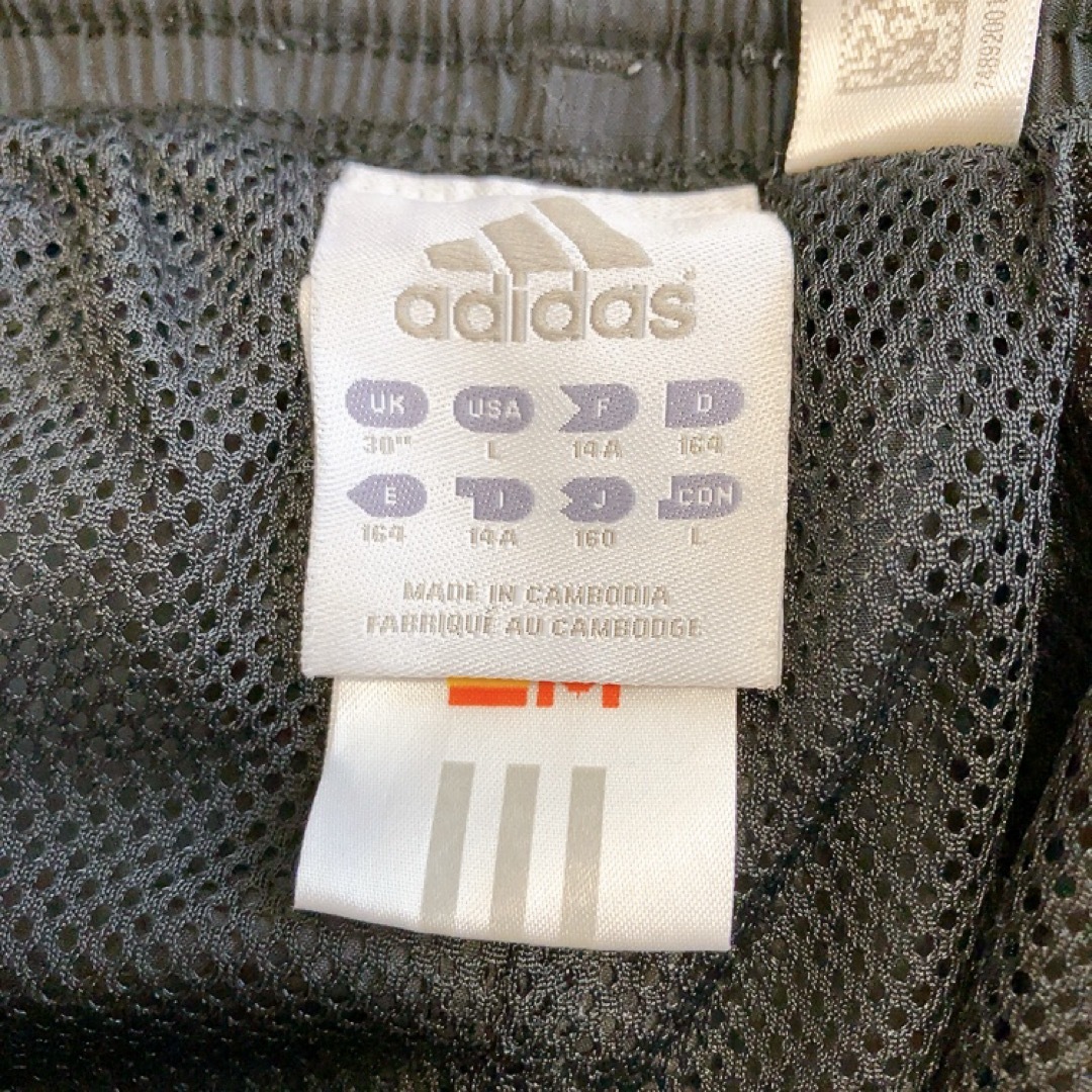 adidas(アディダス)の【アディダス】 美品 ナイロンパンツ 160 ブラック ライン adidas 黒 キッズ/ベビー/マタニティのキッズ服男の子用(90cm~)(パンツ/スパッツ)の商品写真