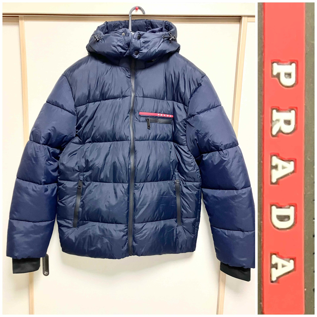 人気ブランドPRADA☆プラダロゴ付きダウン ジャケットサイズ Sの 人気ブランドPRADA☆プラダロゴ付きダウン ジャケットサイズ Sの