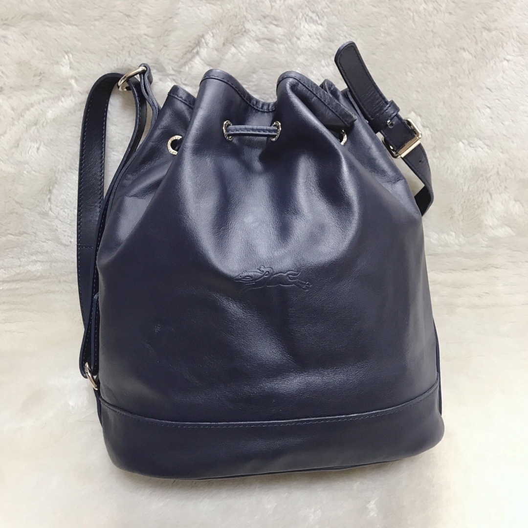 LONGCHAMP(ロンシャン)の美品 LONGCHAMP ロゴ 巾着 オールレザー ショルダーバッグ タッセル レディースのバッグ(ショルダーバッグ)の商品写真