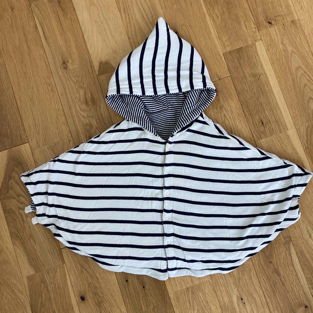 PETIT BATEAU(プチバトー)のプチバトー　リバーシブルポンチョ キッズ/ベビー/マタニティのベビー服(~85cm)(カーディガン/ボレロ)の商品写真