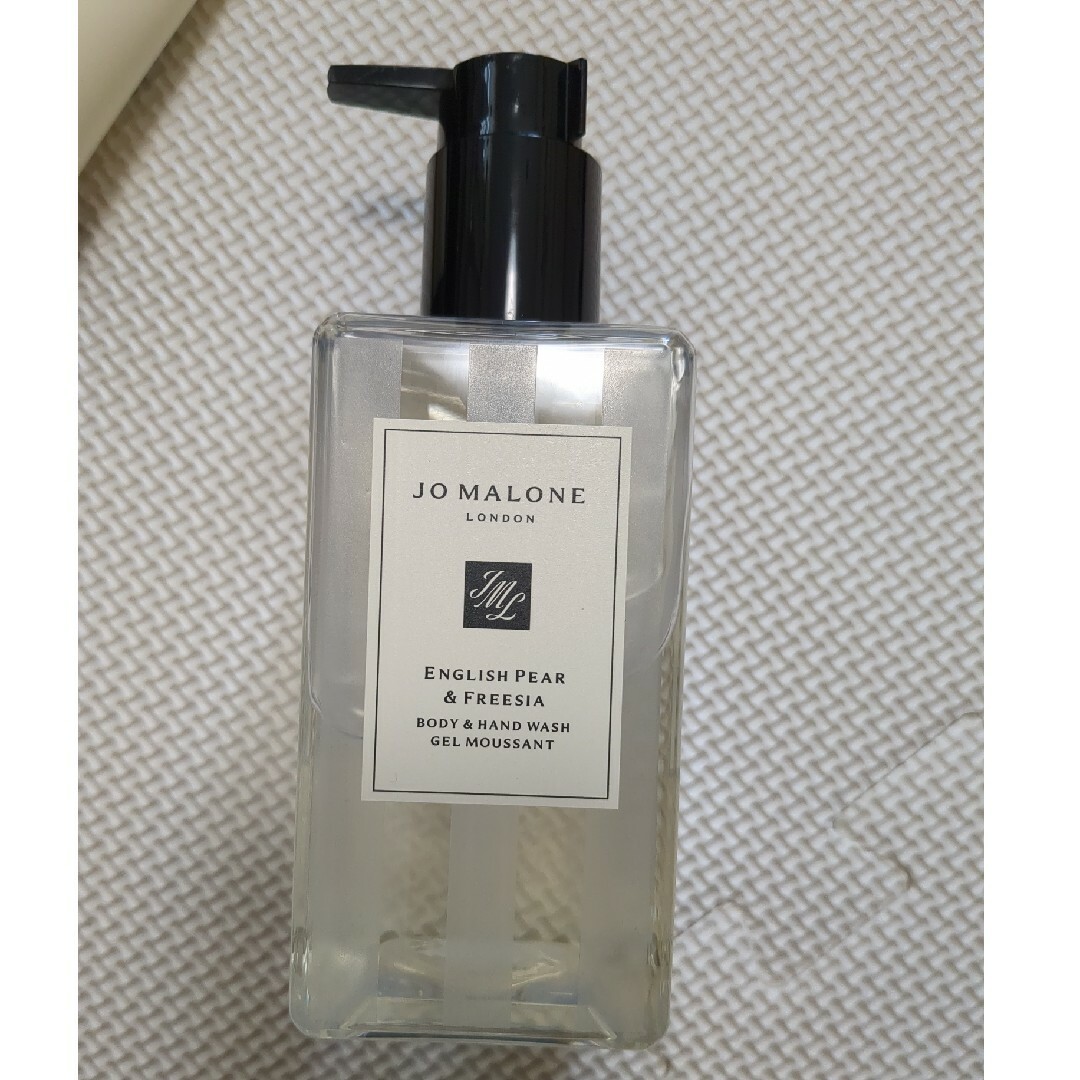 Jo Malone(ジョーマローン)のJO MALONE　イングリッシュペアー&フリージア　 3点セット コスメ/美容のボディケア(ボディソープ/石鹸)の商品写真