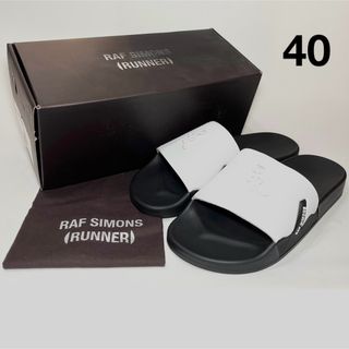 ラフシモンズ(RAF SIMONS)の新品未使用RAF SIMONS ASTRAロゴチャームサンダル WHITE 40(サンダル)