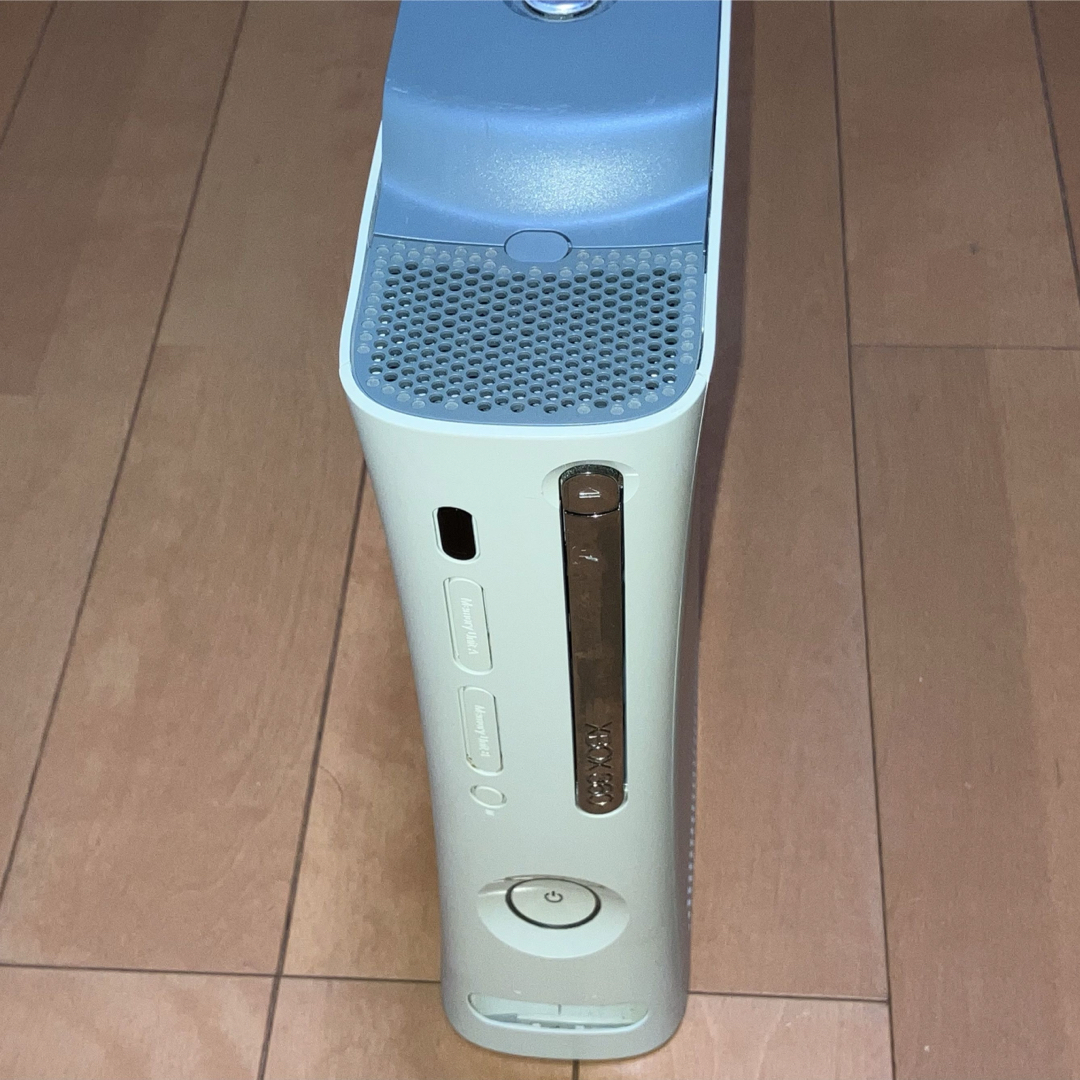 Xbox360(エックスボックス360)のXbox360本体＋HDD20GBのみ ※本体にヒビ割れあり エンタメ/ホビーのゲームソフト/ゲーム機本体(家庭用ゲーム機本体)の商品写真