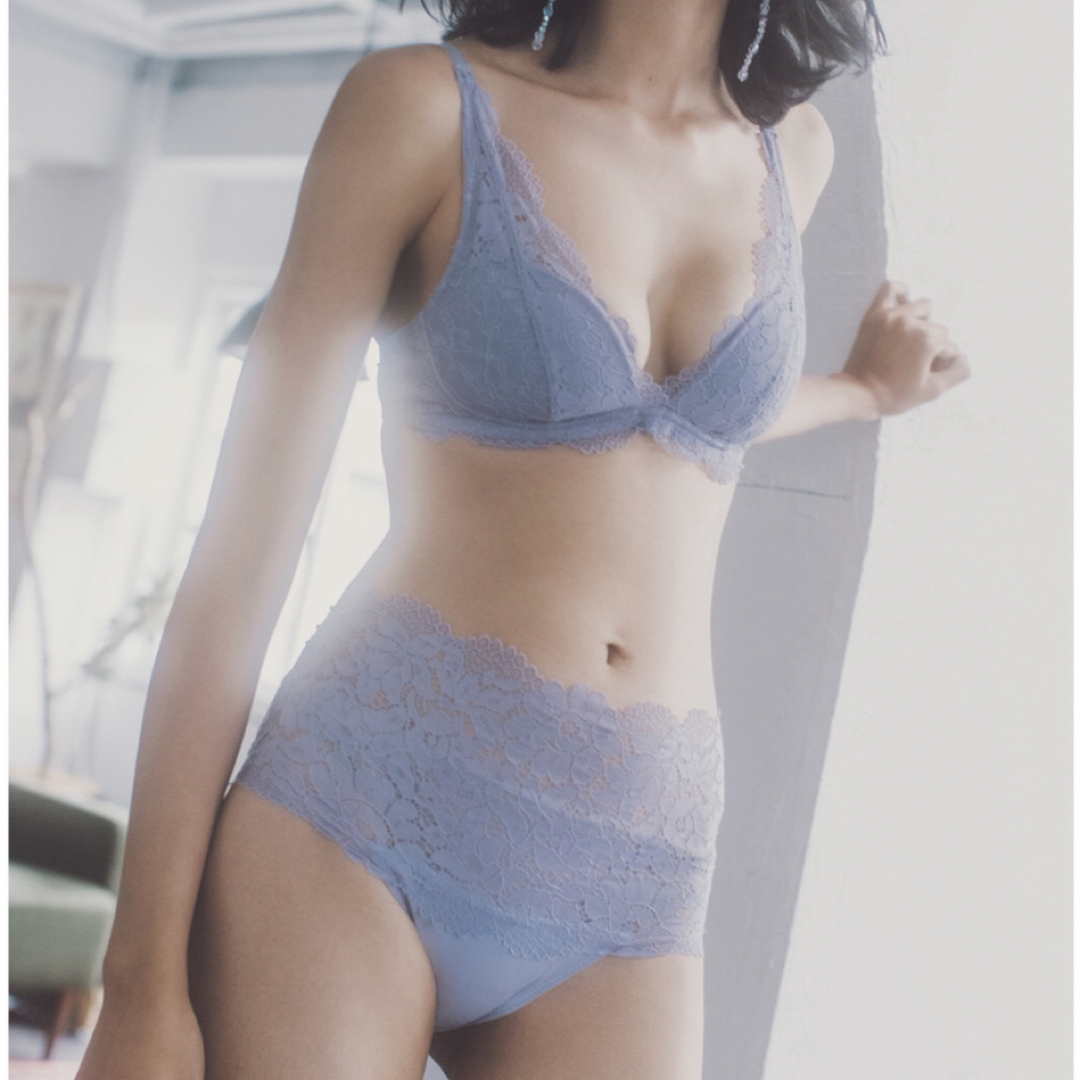 Chut! INTIMATES(シュットインティメイツ)のchut! ライトベージュレース ノンワイヤー G65-70ビキニM　未使用新品 レディースの下着/アンダーウェア(ブラ&ショーツセット)の商品写真