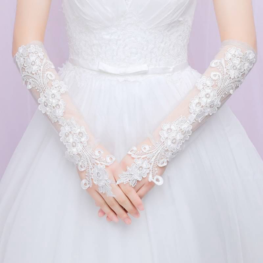 最終値下げ✨人気 ロング丈ブライダルグローブ♡レース フィンガーレス 結婚式 レディースのフォーマル/ドレス(ウェディングドレス)の商品写真