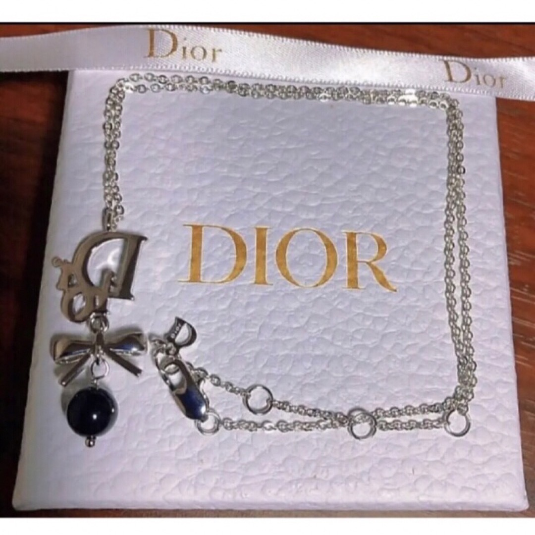 Christian Dior(クリスチャンディオール)のDior リボン ネックレス 可愛い Silverロゴ パール黒 シルバー  レディースのアクセサリー(ネックレス)の商品写真