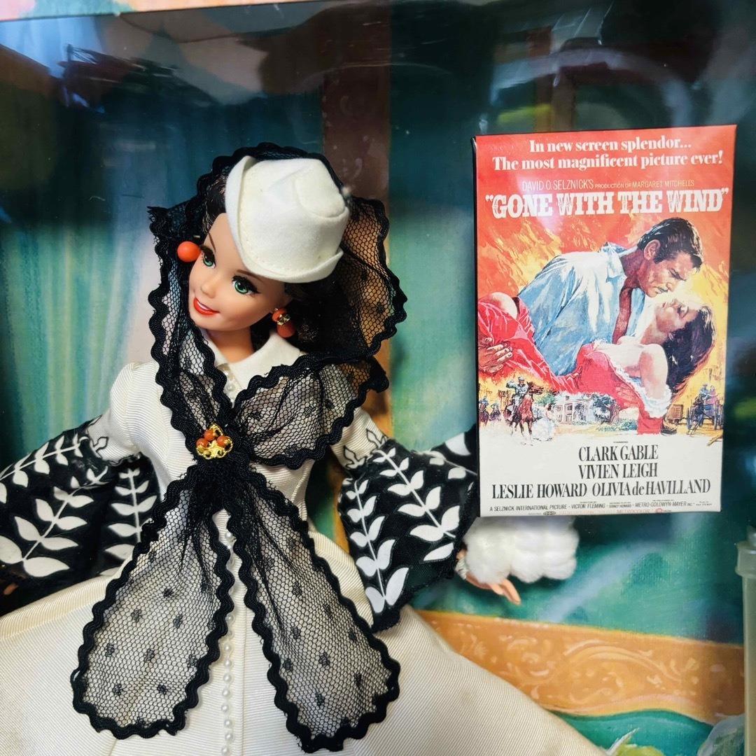 Barbie(バービー)の【未開封】マテル バービー 風と共に去りぬ スカーレット・オハラ　ホワイトドレス キッズ/ベビー/マタニティのおもちゃ(ぬいぐるみ/人形)の商品写真