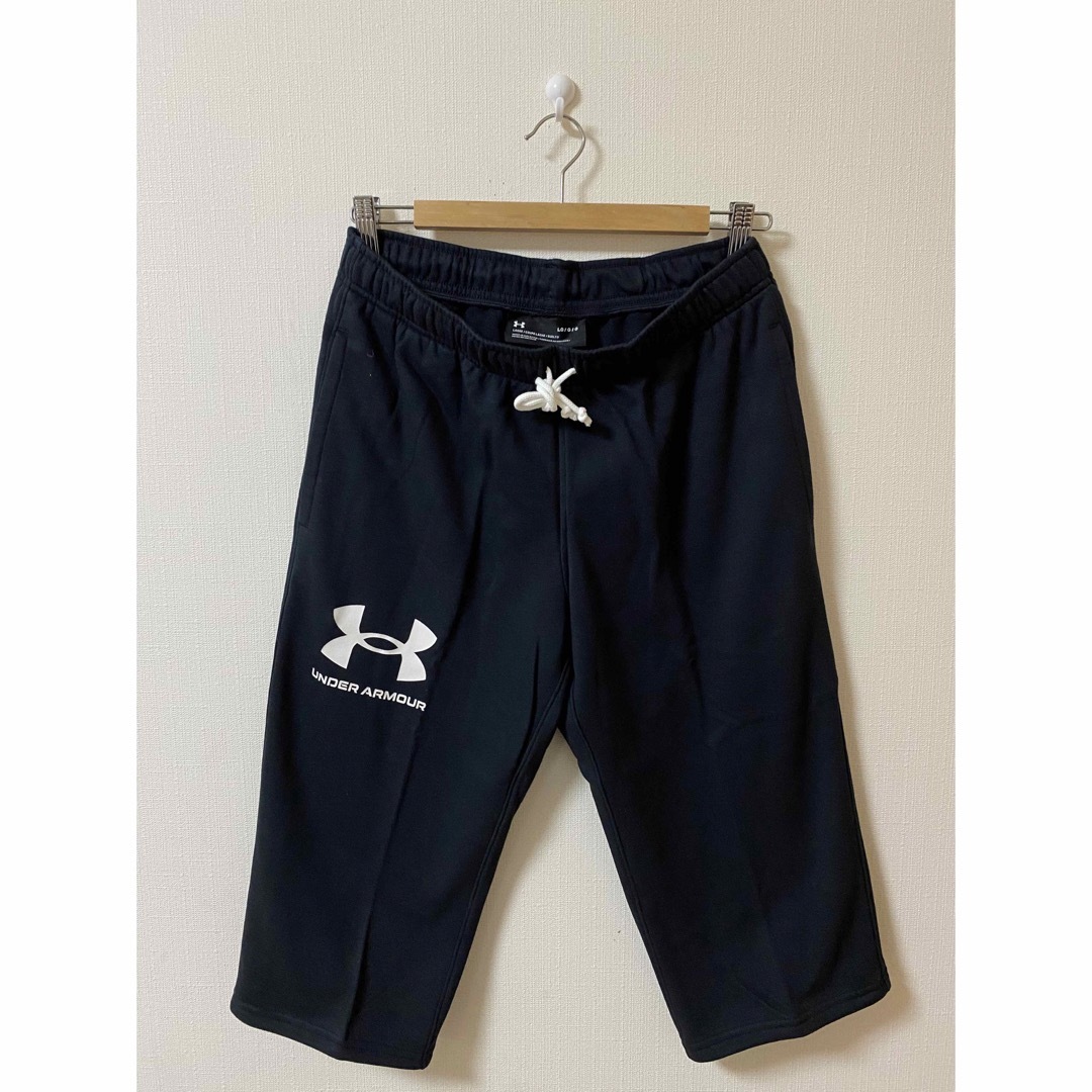 UNDER ARMOUR(アンダーアーマー)の新品　アンダーアーマー  スウェット　クロップドパンツ　ブラック　Lサイズ メンズのパンツ(ショートパンツ)の商品写真