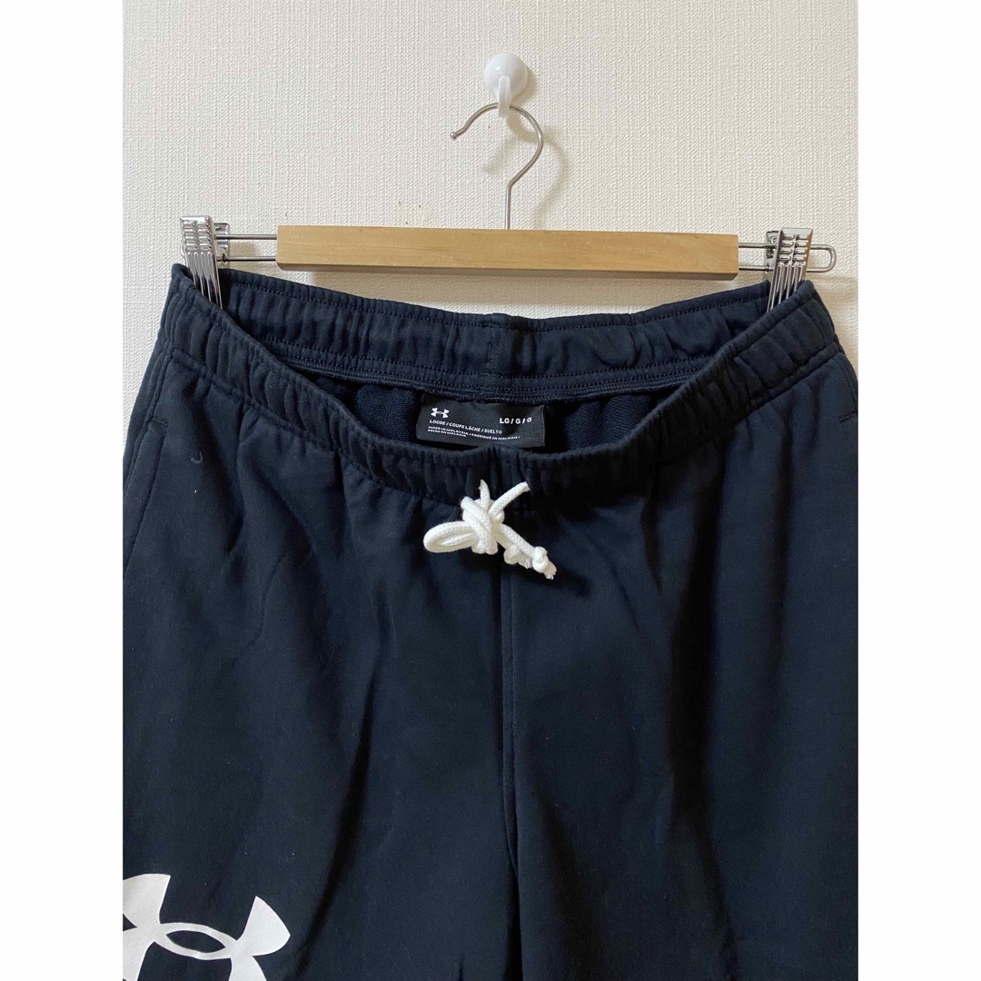 UNDER ARMOUR(アンダーアーマー)の新品　アンダーアーマー  スウェット　クロップドパンツ　ブラック　Lサイズ メンズのパンツ(ショートパンツ)の商品写真