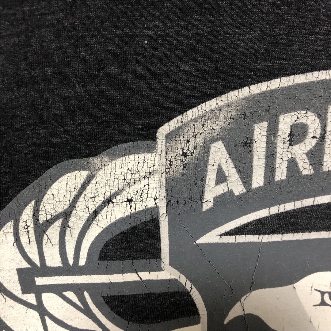 UNDER ARMOUR(アンダーアーマー)のアンダーアーマー バックプリント Tシャツ AIRBORNE ミリタリー 古着 メンズのトップス(Tシャツ/カットソー(半袖/袖なし))の商品写真