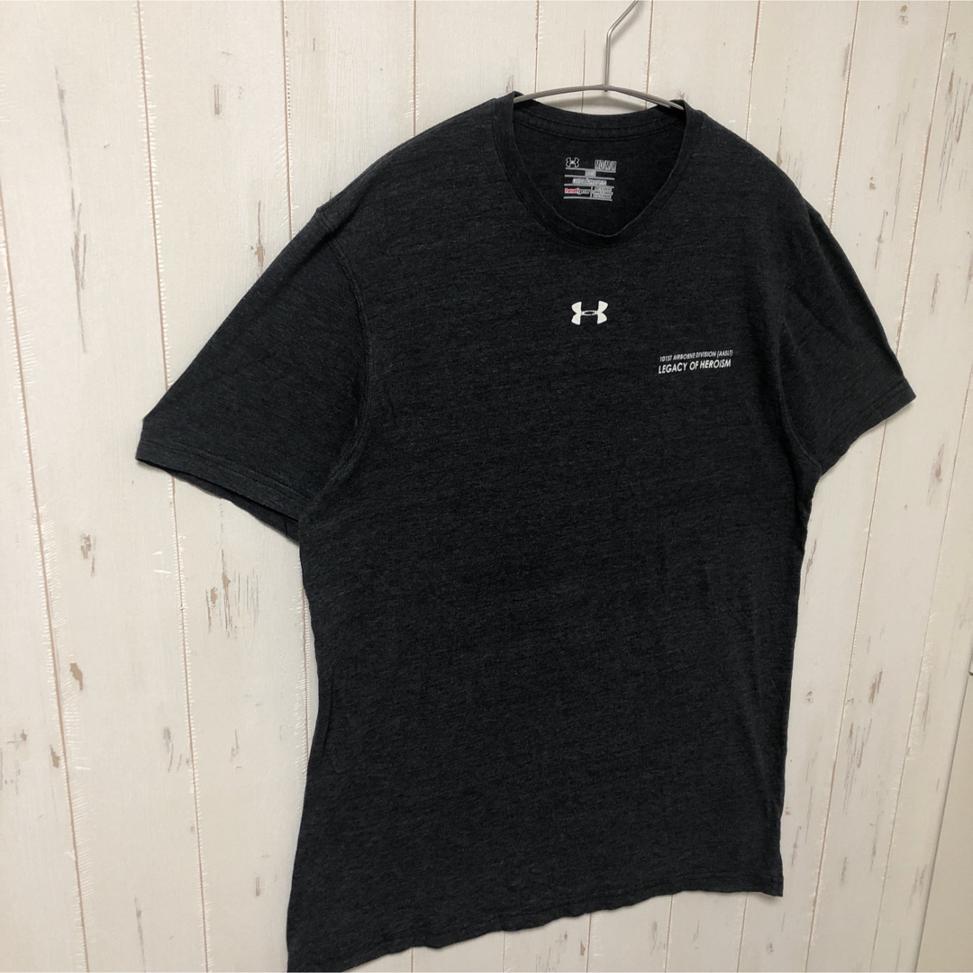 UNDER ARMOUR(アンダーアーマー)のアンダーアーマー バックプリント Tシャツ AIRBORNE ミリタリー 古着 メンズのトップス(Tシャツ/カットソー(半袖/袖なし))の商品写真